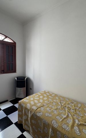 Casa à venda com 200m², 6 quartos e 8 vagas Casa à venda com 200m², 6 quartos e 8 vagasQuarto de Serviço