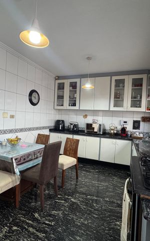 Casa à venda com 200m², 6 quartos e 8 vagas Casa à venda com 200m², 6 quartos e 8 vagasCozinha