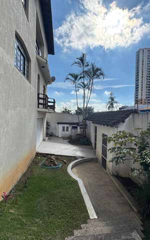 Casa à venda com 200m², 6 quartos e 8 vagas Casa à venda com 200m², 6 quartos e 8 vagasAcesso