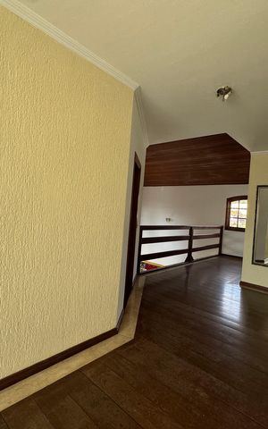 Casa à venda com 200m², 6 quartos e 8 vagas Casa à venda com 200m², 6 quartos e 8 vagasMezanino