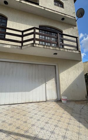 Casa à venda com 200m², 6 quartos e 8 vagas Casa à venda com 200m², 6 quartos e 8 vagasGaragem