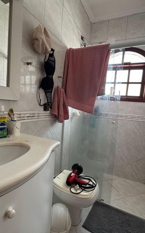 Casa à venda com 200m², 6 quartos e 8 vagas Casa à venda com 200m², 6 quartos e 8 vagasBanheiro suíte 4