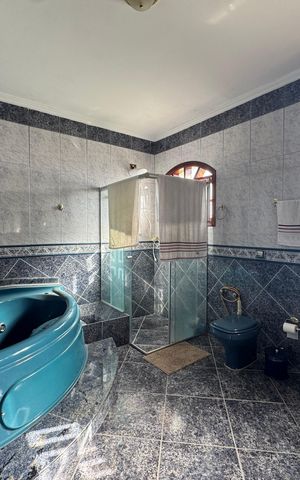 Casa à venda com 200m², 6 quartos e 8 vagas Casa à venda com 200m², 6 quartos e 8 vagasBanheiro suíte master
