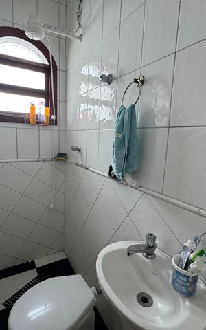 Casa à venda com 200m², 6 quartos e 8 vagas Casa à venda com 200m², 6 quartos e 8 vagasBanheiro de serviço