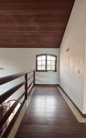 Casa à venda com 200m², 6 quartos e 8 vagas Casa à venda com 200m², 6 quartos e 8 vagasMezanino