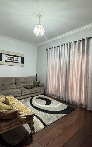 Casa à venda com 200m², 6 quartos e 8 vagas Casa à venda com 200m², 6 quartos e 8 vagasSala de TV