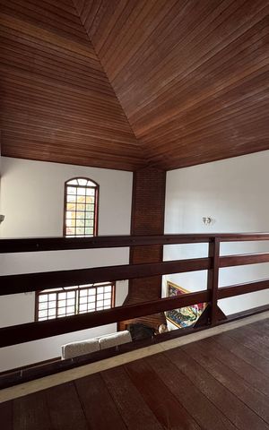 Casa à venda com 200m², 6 quartos e 8 vagas Casa à venda com 200m², 6 quartos e 8 vagasMezanino
