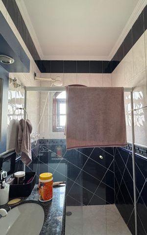 Casa à venda com 200m², 6 quartos e 8 vagas Casa à venda com 200m², 6 quartos e 8 vagasBanheiro suíte 1
