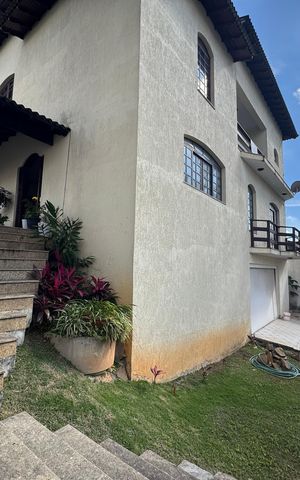 Casa à venda com 200m², 6 quartos e 8 vagas Casa à venda com 200m², 6 quartos e 8 vagasAcesso