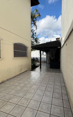 Casa à venda com 200m², 6 quartos e 8 vagas Casa à venda com 200m², 6 quartos e 8 vagasQuintal