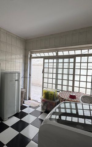Casa à venda com 200m², 6 quartos e 8 vagas Casa à venda com 200m², 6 quartos e 8 vagasÁrea de Serviço