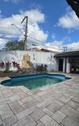 Casa à venda com 200m², 6 quartos e 8 vagas Casa à venda com 200m², 6 quartos e 8 vagasPiscina