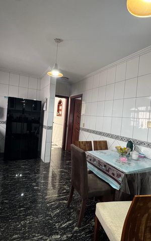 Casa à venda com 200m², 6 quartos e 8 vagas Casa à venda com 200m², 6 quartos e 8 vagasCozinha