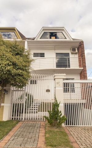 Casa à venda com 277m², 3 quartos e 3 vagasFachada