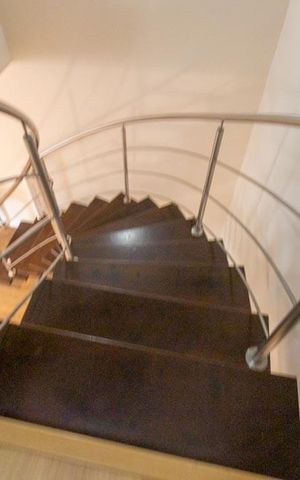 Casa à venda com 277m², 3 quartos e 3 vagasEscada