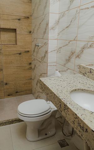 Casa à venda com 92m², 2 quartos e 1 vaga Casa à venda com 92m², 2 quartos e 1 vagaBanheiro da Suíte 1