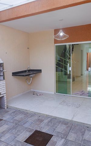 Casa à venda com 92m², 2 quartos e 1 vaga Casa à venda com 92m², 2 quartos e 1 vagaVaranda