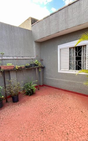 Casa à venda com 214m², 2 quartos e 2 vagas