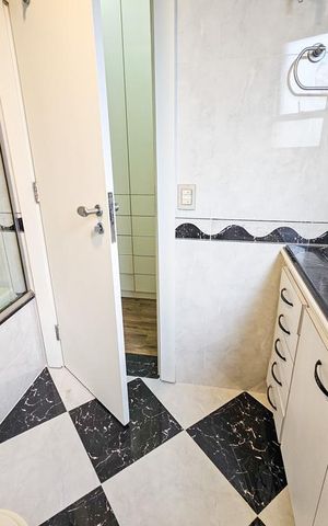Apartamento à venda com 132m², 3 quartos e 2 vagas Apartamento à venda com 132m², 3 quartos e 2 vagasBanheiro da Suíte