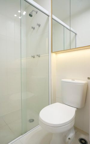 Apartamento à venda com 63m², 2 quartos e 2 vagasBanheiro da suíte