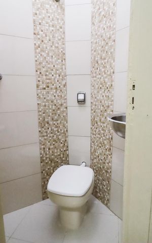 Casa à venda com 200m², 4 quartos e 2 vagas Casa à venda com 200m², 4 quartos e 2 vagasBanheiro de serviço