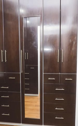 Casa à venda com 200m², 4 quartos e 2 vagas Casa à venda com 200m², 4 quartos e 2 vagasCloset da suíte