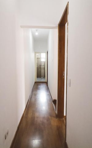 Casa à venda com 200m², 4 quartos e 2 vagas Casa à venda com 200m², 4 quartos e 2 vagasCorredor