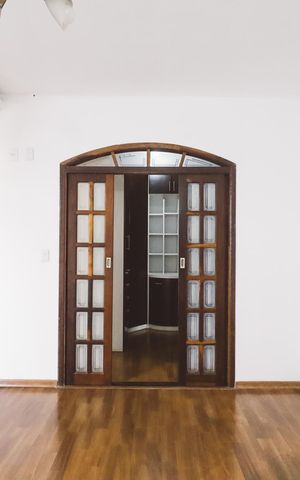 Casa à venda com 200m², 4 quartos e 2 vagas Casa à venda com 200m², 4 quartos e 2 vagasQuarto Suíte