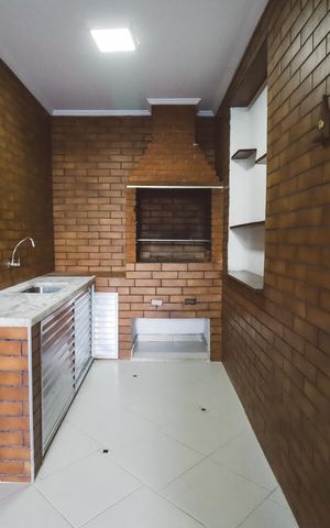 Casa à venda com 200m², 4 quartos e 2 vagas Casa à venda com 200m², 4 quartos e 2 vagasChurrasqueira