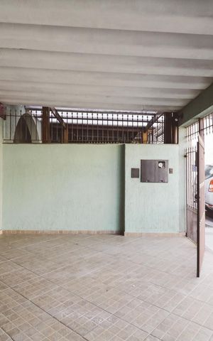 Casa à venda com 200m², 4 quartos e 2 vagas Casa à venda com 200m², 4 quartos e 2 vagasGaragem