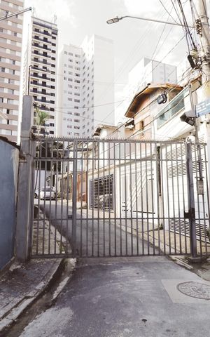 Casa à venda com 200m², 4 quartos e 2 vagas Casa à venda com 200m², 4 quartos e 2 vagasEntrada