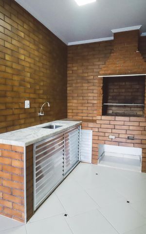 Casa à venda com 200m², 4 quartos e 2 vagas Casa à venda com 200m², 4 quartos e 2 vagasChurrasqueira