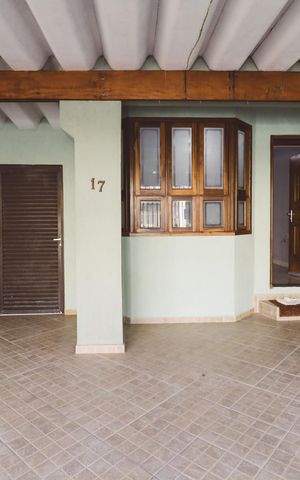Casa à venda com 200m², 4 quartos e 2 vagas Casa à venda com 200m², 4 quartos e 2 vagasGaragem