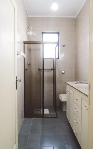 Casa à venda com 200m², 4 quartos e 2 vagas Casa à venda com 200m², 4 quartos e 2 vagasBanheiro