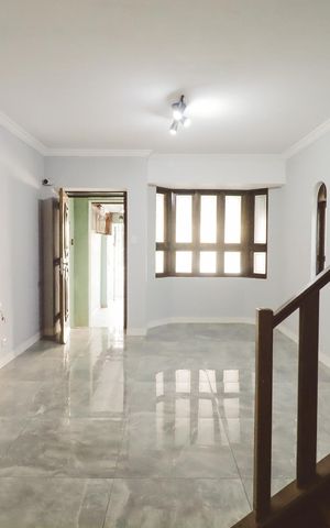 Casa à venda com 200m², 4 quartos e 2 vagas Casa à venda com 200m², 4 quartos e 2 vagasSala