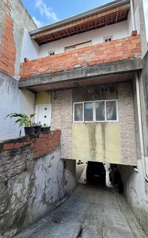 Casa à venda com 125m², 2 quartos e 6 vagas Casa à venda com 125m², 2 quartos e 6 vagasFachada