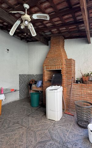 Casa à venda com 125m², 2 quartos e 6 vagas Casa à venda com 125m², 2 quartos e 6 vagasChurrasqueira
