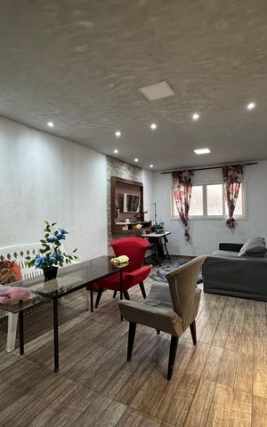 Casa à venda com 125m², 2 quartos e 6 vagas Casa à venda com 125m², 2 quartos e 6 vagasSala