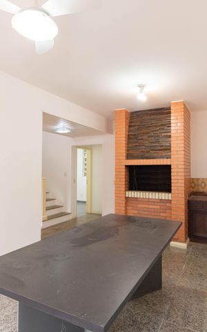 Casa para alugar com 250m², 4 quartos e 5 vagas