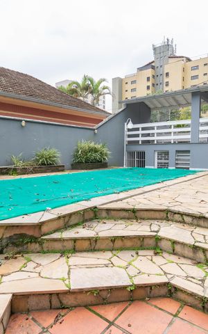 Casa para alugar com 250m², 4 quartos e 5 vagas