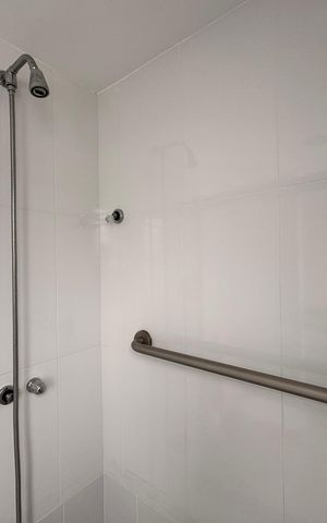 Casa de condomínio à venda com 203m², 5 quartos e 3 vagas Casa de condomínio à venda com 203m², 5 quartos e 3 vagasSuíte 4 - Banheiro