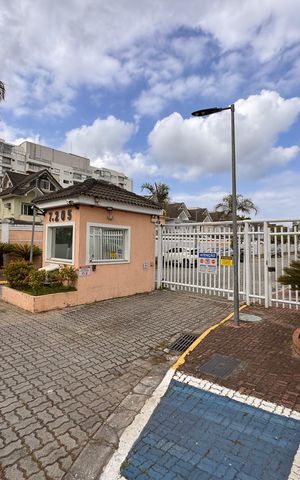 Casa de condomínio à venda com 203m², 5 quartos e 3 vagas Casa de condomínio à venda com 203m², 5 quartos e 3 vagasFachada