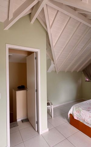 Casa de condomínio à venda com 203m², 5 quartos e 3 vagas Casa de condomínio à venda com 203m², 5 quartos e 3 vagasSuíte 5