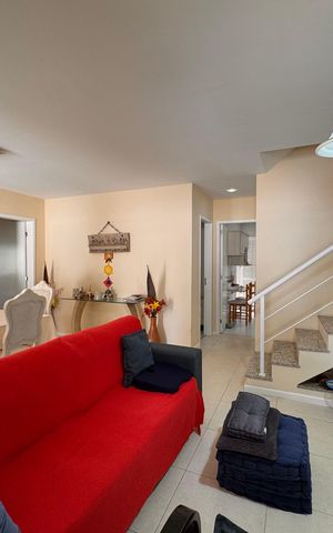 Casa de condomínio à venda com 203m², 5 quartos e 3 vagas Casa de condomínio à venda com 203m², 5 quartos e 3 vagasSala