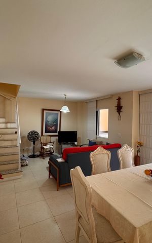 Casa de condomínio à venda com 203m², 5 quartos e 3 vagas Casa de condomínio à venda com 203m², 5 quartos e 3 vagasSala