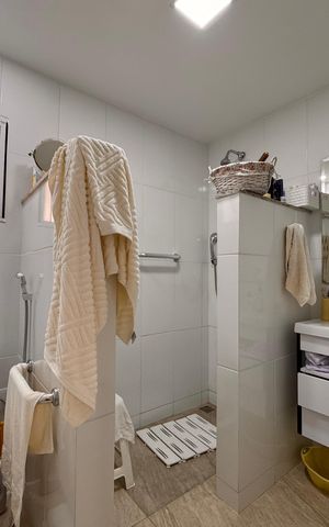 Casa de condomínio à venda com 203m², 5 quartos e 3 vagas Casa de condomínio à venda com 203m², 5 quartos e 3 vagasSuíte 1 - Banheiro