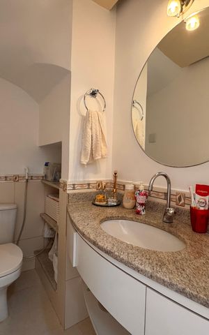 Casa de condomínio à venda com 203m², 5 quartos e 3 vagas Casa de condomínio à venda com 203m², 5 quartos e 3 vagasLavabo