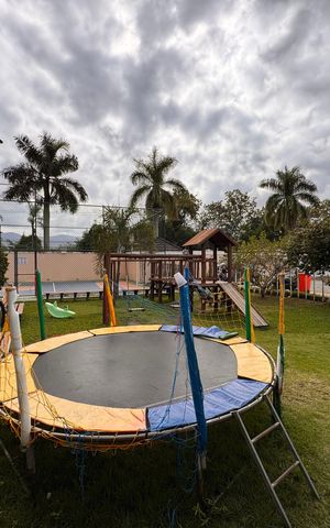 Casa de condomínio à venda com 203m², 5 quartos e 3 vagas Casa de condomínio à venda com 203m², 5 quartos e 3 vagasÁrea comum