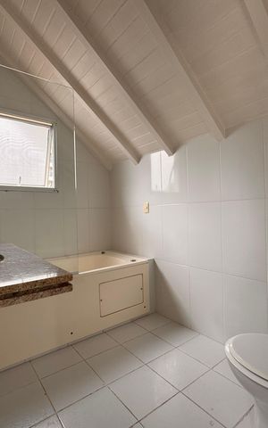 Casa de condomínio à venda com 203m², 5 quartos e 3 vagas Casa de condomínio à venda com 203m², 5 quartos e 3 vagasSuíte 5 - Banheiro