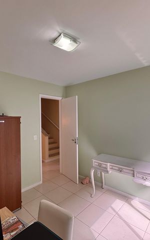 Casa de condomínio à venda com 203m², 5 quartos e 3 vagas Casa de condomínio à venda com 203m², 5 quartos e 3 vagasSuíte 3 (Canadense)